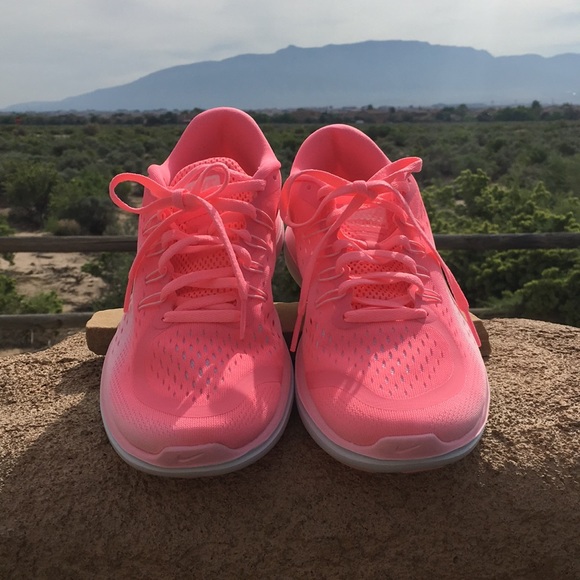 NWOT Women’s Nike Flex Run. - Picture 2 of 8